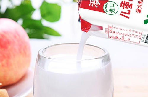 澳牧進(jìn)口兒童牛奶 奶源來自澳大利亞百年牧場
