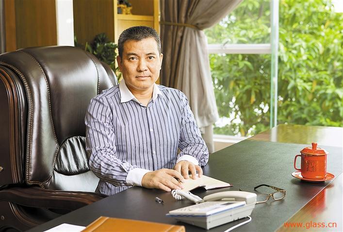 裴利群:20年做了2000萬面鏡子 裴利群:20年做了2000萬面鏡子